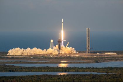SpaceX lance Crew-10 pour assurer la relève des astronautes de la Station spatiale internationale