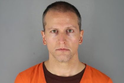 Donald Trump n&rsquo;envisage pas de gracier le policier condamné pour la mort de George Floyd