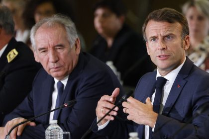 Vote de confiance : Emmanuel Macron en « soutien total » au choix de François Bayrou