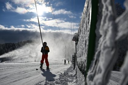 Savoie : un skieur en arrêt cardiaque sauvé par l’employé du téléski et les pisteurs