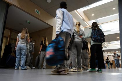 Violences à l&rsquo;école : des questionnaires seront envoyés aux élèves en internat et après les voyages scolaires