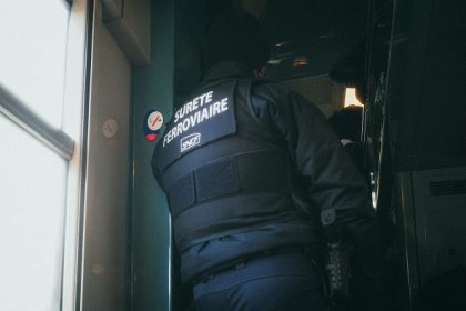 Essonne : la jeune femme poussée sur les rails du RER B en gare de Massy-Palaiseau est décédée