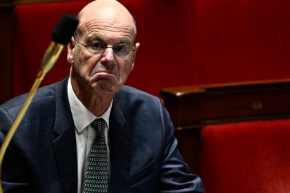Droits de douane : Éric Lombard déplore une « guerre idiote »