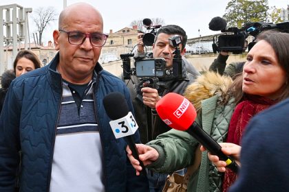 L&rsquo;influenceur algérien « Doualemn » condamné à cinq mois de prison avec sursis