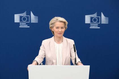Bruxelles veut « réarmer l&rsquo;Europe » et apporte une aide « immédiate » à l&rsquo;Ukraine