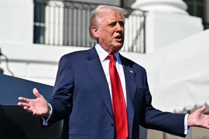 Donald Trump rejette l&rsquo;idée d&rsquo;une récession potentielle imminente et se veut rassurant face à l&rsquo;effondrement des marchés