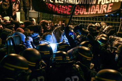 Paris : une évacuation houleuse de la Gaîté lyrique, occupée depuis trois mois par des migrants