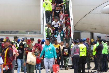 Le Venezuela affirme qu&rsquo;un accord a été trouvé pour reprendre les vols d&rsquo;expulsion d&rsquo;immigrants illégaux depuis les États-Unis