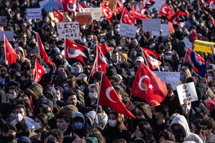 Arrestation d&rsquo;Ekrem Imamoglu, maire d&rsquo;Istanbul : des manifestations massives qui se propagent en Turquie