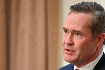 Le conseiller national Mike Waltz déclare assumer l&rsquo;entière responsabilité de la fuite du chat sur Signal