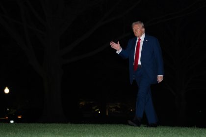 Donald Trump affirme qu&rsquo;il ne « plaisante pas » à propos de sa candidature à un troisième mandat présidentiel