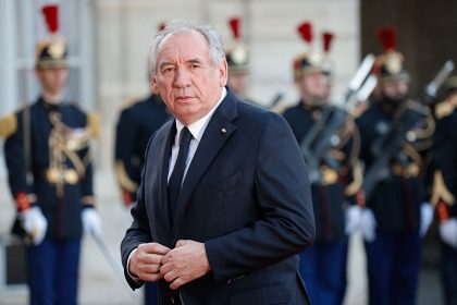 François Bayrou est « troublé par l&rsquo;énoncé du jugement » contre Marine Le Pen, le PS s&rsquo;insurge