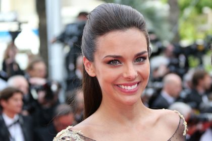 « J’adore mon métier » : Marine Lorphelin, Miss France 2013, est officiellement médecin généraliste