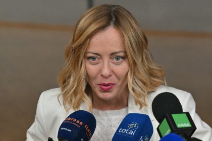 Giorgia Meloni met en garde contre le recours à des tarifs douaniers comme une pratique de renchérissement entre l&rsquo;UE et les États-Unis
