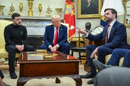 Cinq moments clés de la rencontre explosive entre Donald Trump et Volodymyr Zelensky