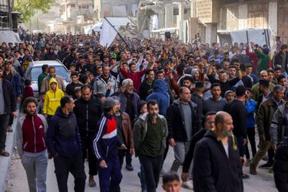 Des foules croissantes de Gazaouis manifestent contre le Hamas