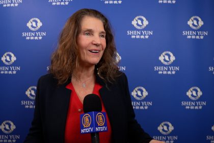 Shen Yun : la soliste d’erhu « a joué de son instrument avec beaucoup d’âme », a déclaré une journaliste culturelle