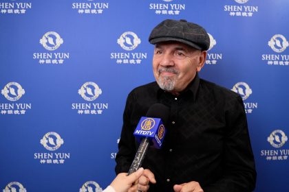 « On a du mal à lâcher prise dans la vie », mais avec Shen Yun, « on se sent relaxé », confie un conseiller municipal