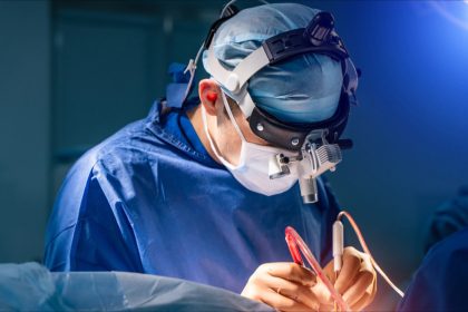 Afin de recouvrer la vue, un aveugle se fait implanter une dent dans l&rsquo;œil