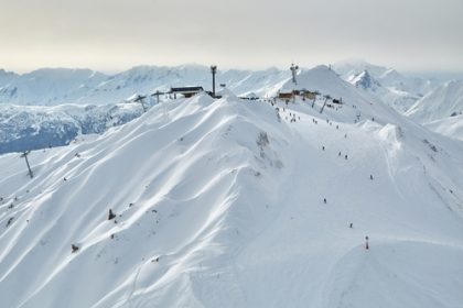 Savoie : chute mortelle d&rsquo;un skieur qui tentait de rejoindre son enfant sur une piste noire