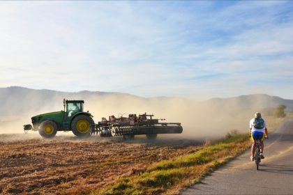 Morbihan : un cycliste perd l&rsquo;équilibre et passe sous les roues d&rsquo;un tracteur