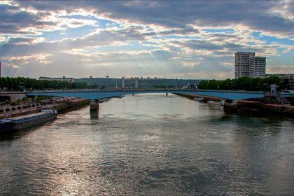 Rouen : un homme de 91 ans, probablement sans domicile fixe, perd la vie en tombant dans la Seine