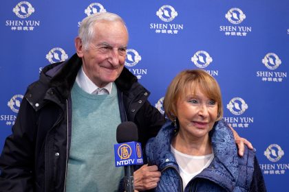 Shen Yun est « divinement beau, à la perfection, tant les artistes sont magnifiques et les histoires superbes », selon un ancien dirigeant