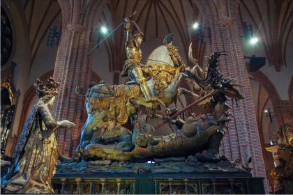 Un triomphe en bois : « Saint-Georges terrassant le dragon » en Suède