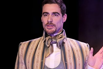 La vie du comédien Arnaud Denis a viré au cauchemar depuis la pose d’une prothèse