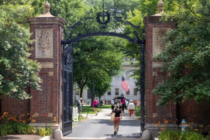 Le gouvernement fédéral américain gèle le financement de 2,26 milliards de dollars à Harvard après son refus de conformité