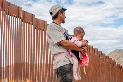 Le nombre d&rsquo;arrestations à la frontière sud-ouest des États-Unis le mois dernier est inférieur à celui des deux premiers jours de mars 2024