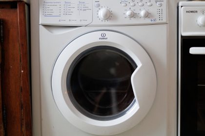 Les filtres à microplastiques pour lave-linge, une avancée mais pas une panacée