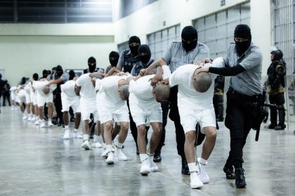 La Cour suprême autorise les États-Unis à expulser des Vénézuéliens en vertu de la loi sur les ennemis étrangers