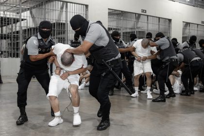 Un juge bloque le transfert de personnes susceptibles d&rsquo;être expulsées d&rsquo;un district du Texas