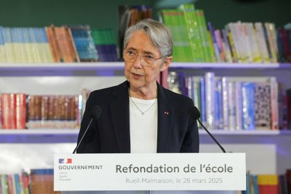 Orientation : « Se préparer très jeune, presque depuis la maternelle », affirme Élisabeth Borne qui corrige ensuite son propos