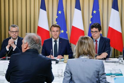 Emmanuel Macron préside un conseil de défense sur l&rsquo;Iran