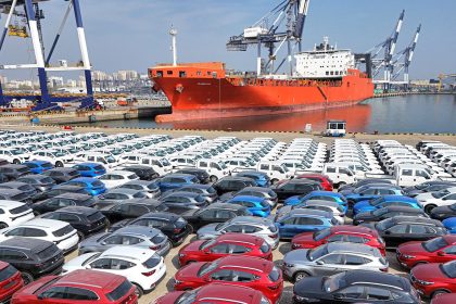 Avec l&rsquo;entrée en vigueur des droits de douane sur les véhicules, les constructeurs automobiles changent de vitesse