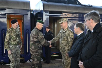 En Ukraine, les chefs militaires français et britannique ont discuté des garanties de sécurité à la mise en place du cessez-le-feu