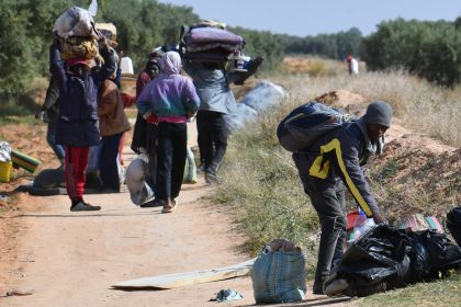 La Tunisie démantèle des camps de migrants originaires d&rsquo;Afrique subsaharienne dans un contexte de vives tensions