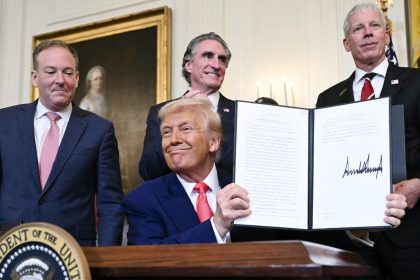 Donald Trump signe des décrets pour relancer l&rsquo;industrie du charbon « abandonnée »