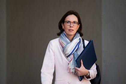 « L&rsquo;État va faire du ménage » : « un tiers des agences et opérateurs » de l&rsquo;État seront « fusionnés ou supprimés », a annoncé Amélie de Montchalin