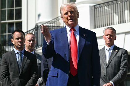 Donald Trump affirme que la Chine l’a contacté au sujet des tarifs douaniers ; l’accord sur TikTok pourrait attendre.