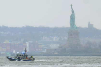 Crash d&rsquo;un hélicoptère à New York : un couple de touristes espagnols et leurs trois enfants fêtaient un anniversaire