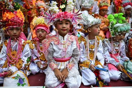 Thaïlande : Poy Sang Long, un rite de passage perpétué par l’ethnie Shan de Birmanie