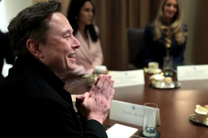 Elon Musk affirme que le DOGE espère économiser 150 milliards de dollars en réduisant le gaspillage et la fraude