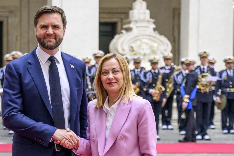 JD Vance a rencontré Giorgia Meloni lors d&rsquo;une visite à Rome et au Vatican