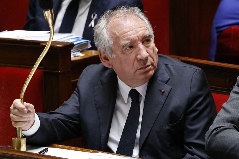 Passer à des élections législatives proportionnelles : François Bayrou consulte les partis mais les avis divergent