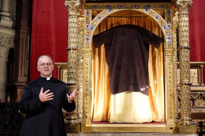 Basilique d’Argenteuil : 400.000 pèlerins attendus pour contempler la « Sainte Tunique du Christ »