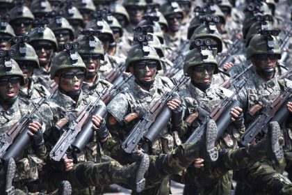 Dans le cadre d&rsquo;un pacte secret entre Xi et Poutine, des milliers de Chinois sont intégrés dans des unités nord-coréennes en Ukraine