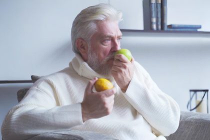 Les déficits olfactifs sont liés à un risque accru de mortalité chez les personnes âgées